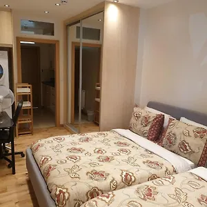 Luxury 1min Walk From Underground, With Free Parking Free Wifi Londres