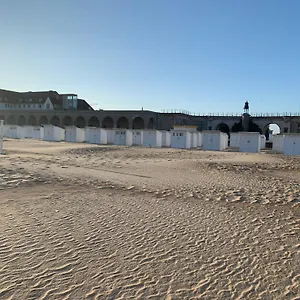 90m2 Op 70m Van Het Strand. Appartement Ostende